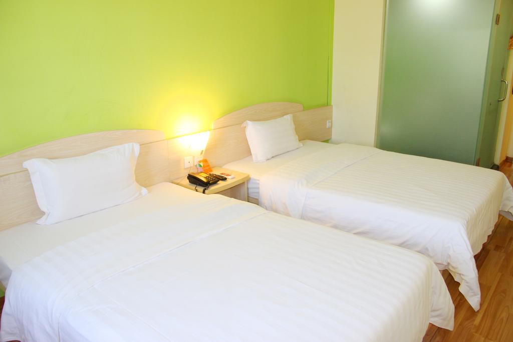 7Days Inn Premium Guangzhou Tianhe West Tiyu Road Subway Station Exterior photo