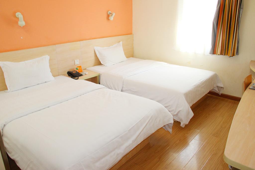 7Days Inn Premium Guangzhou Tianhe West Tiyu Road Subway Station Exterior photo