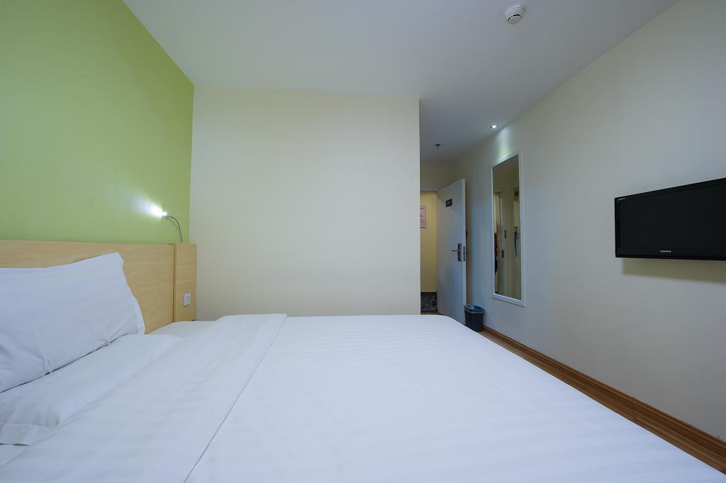 7Days Inn Premium Guangzhou Tianhe West Tiyu Road Subway Station Exterior photo