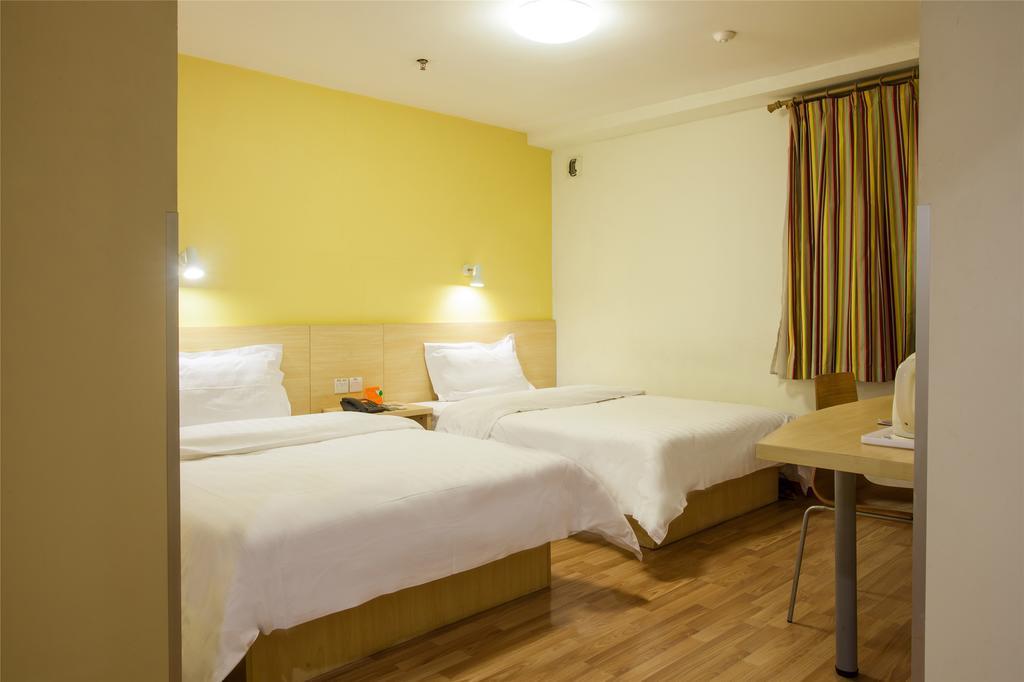 7Days Inn Premium Guangzhou Tianhe West Tiyu Road Subway Station Exterior photo