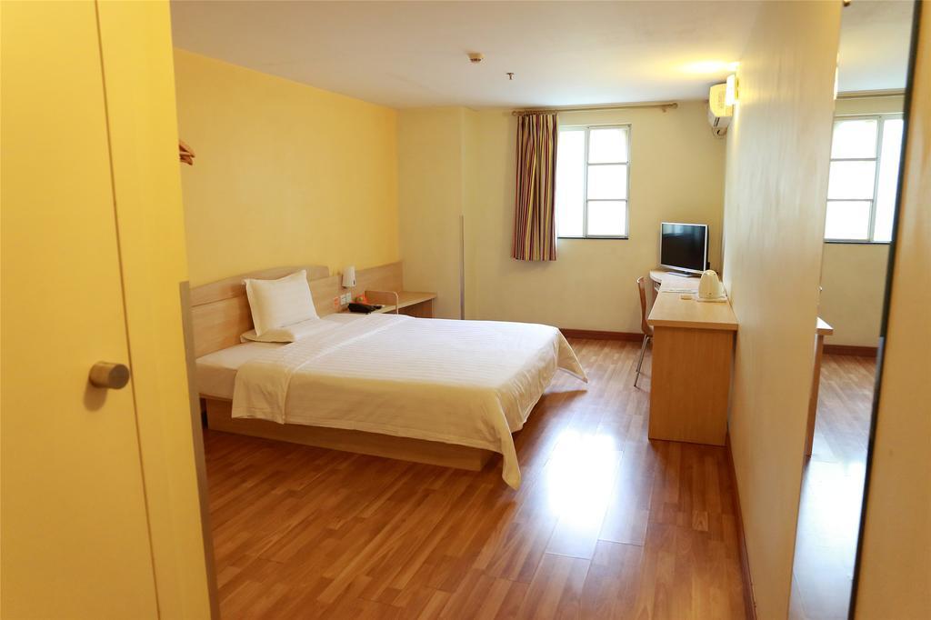 7Days Inn Premium Guangzhou Tianhe West Tiyu Road Subway Station Exterior photo