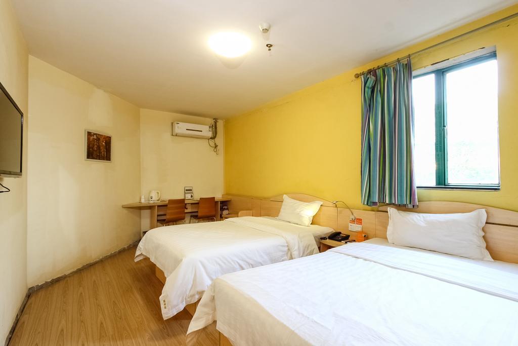 7Days Inn Premium Guangzhou Tianhe West Tiyu Road Subway Station Exterior photo