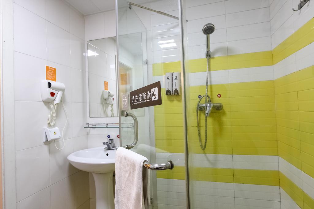 7Days Inn Premium Guangzhou Tianhe West Tiyu Road Subway Station Exterior photo
