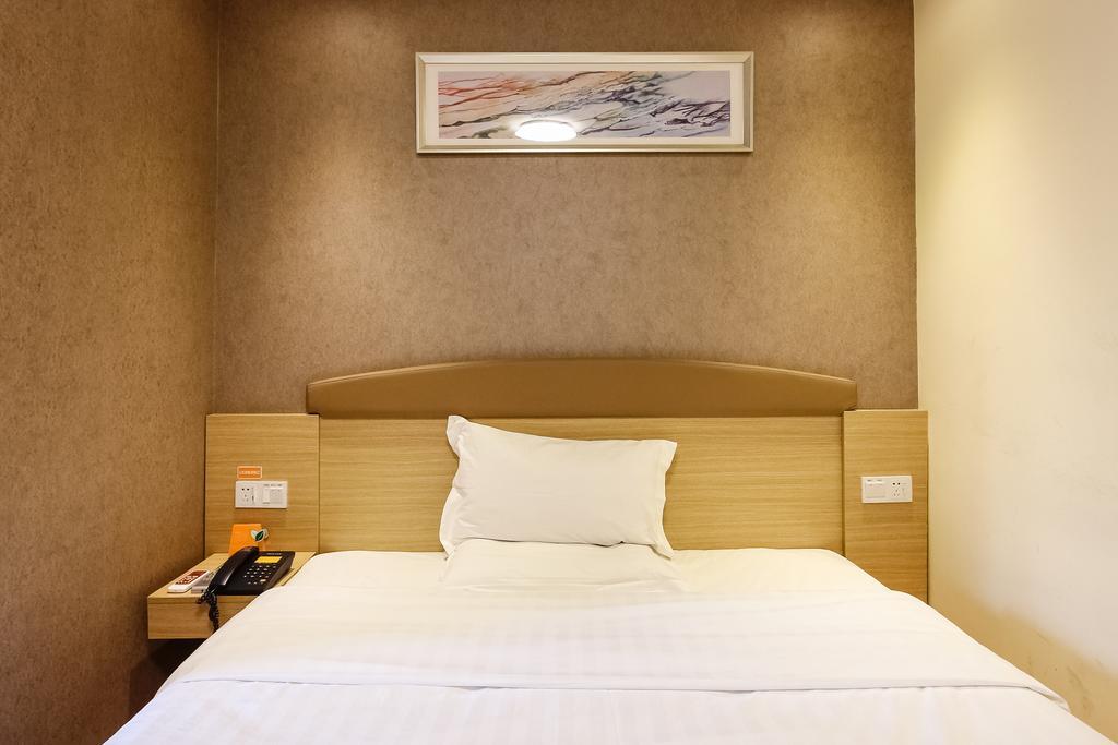 7Days Inn Premium Guangzhou Tianhe West Tiyu Road Subway Station Exterior photo